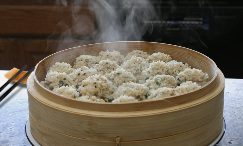 steaming rice cake